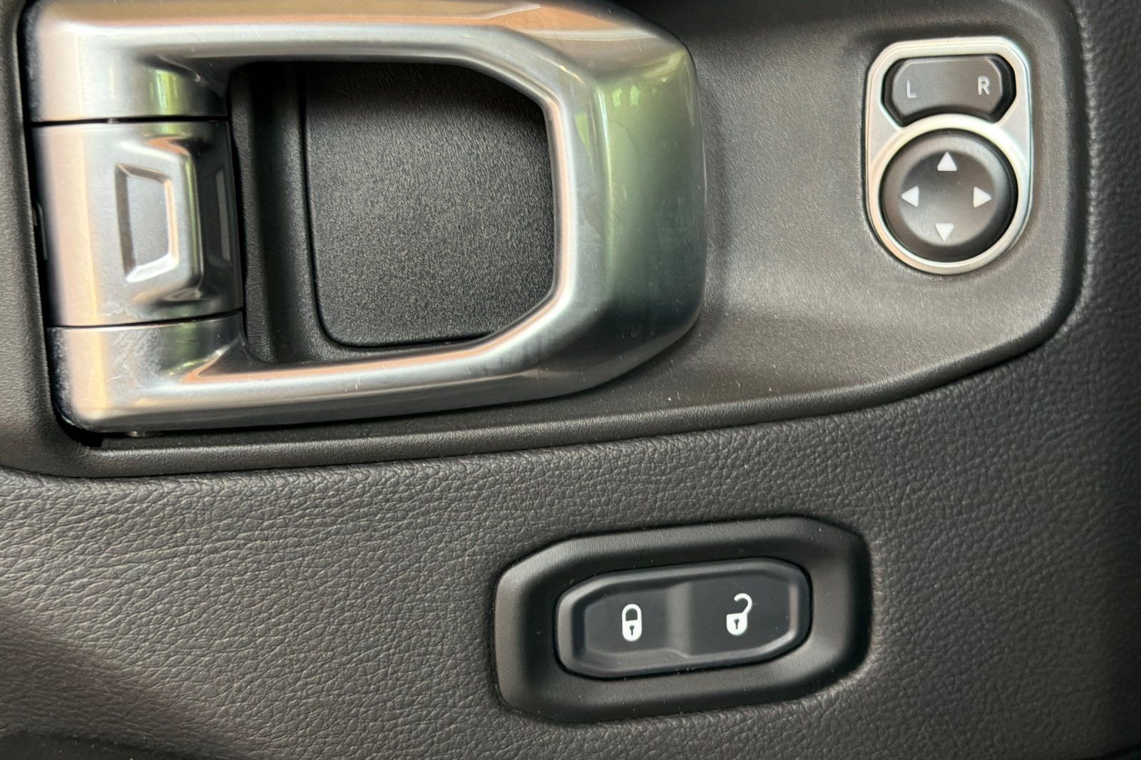 2024 Jeep Wrangler 4-Door Sahara - Photo 14