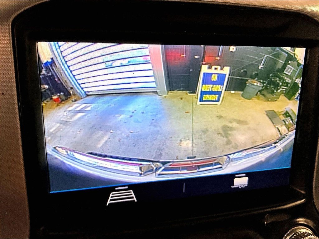 Used 2022 White GMC SLE image 19