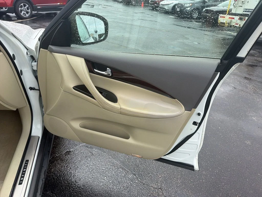 Used 2014 White INFINITI Journey image 35
