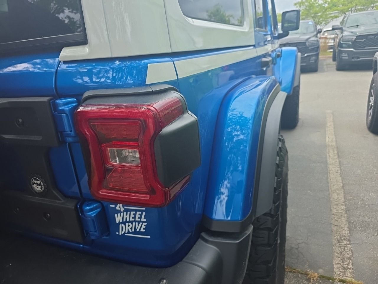 New 2026 Hydro Blue Pearl-Coat Exterior Paint Jeep Rubicon X image 25