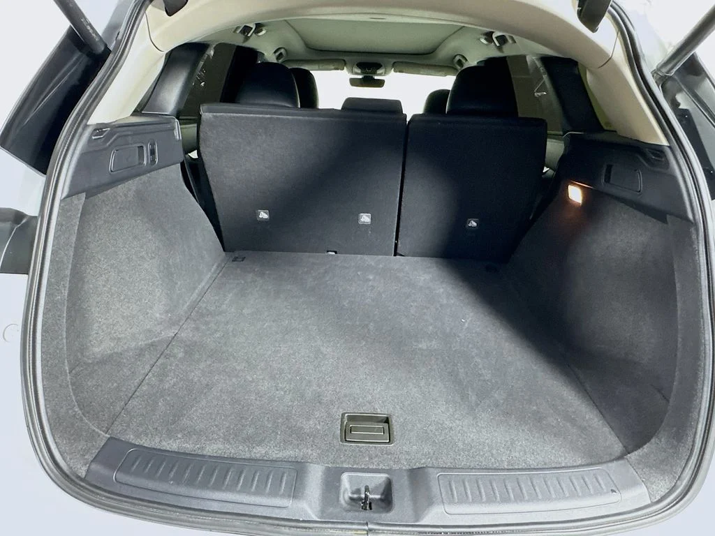 Certified Used 2023 White INFINITI LUXE image 32
