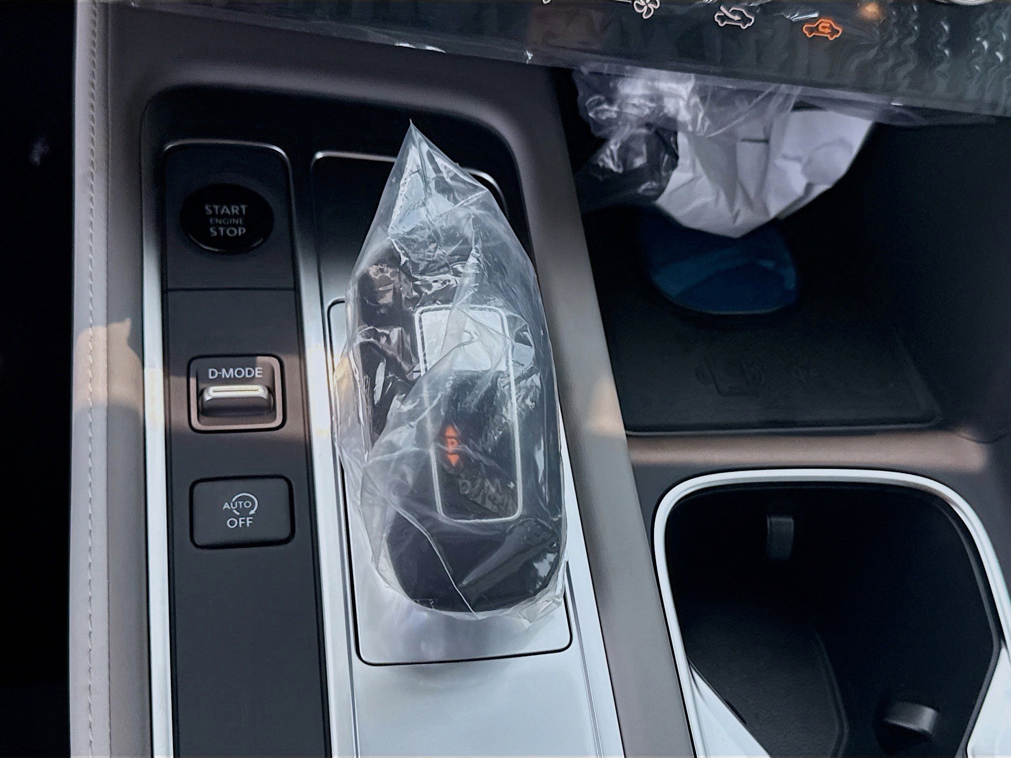 New 2027 RADIANT WHITE INFINITI Luxe FWD image 15
