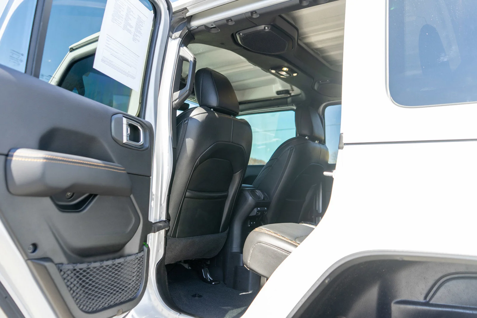 Used 2022 Silver Zynith Clearcoat Jeep Unlimited Sahara High Altitude image 29