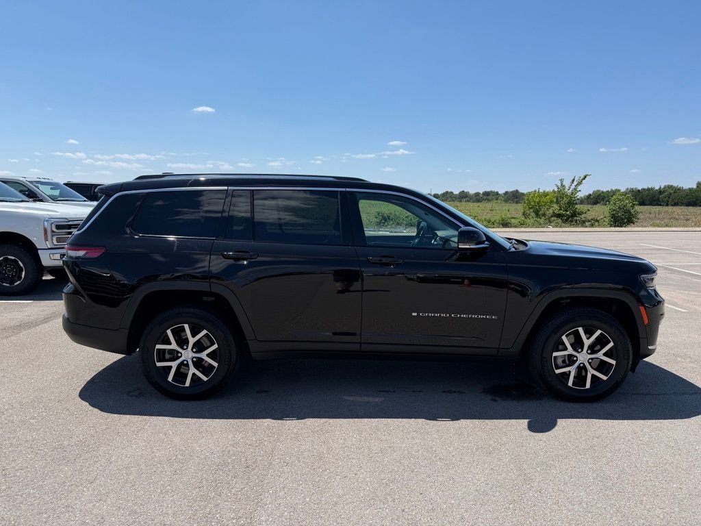 Used 2023 Black Jeep Limited image 18