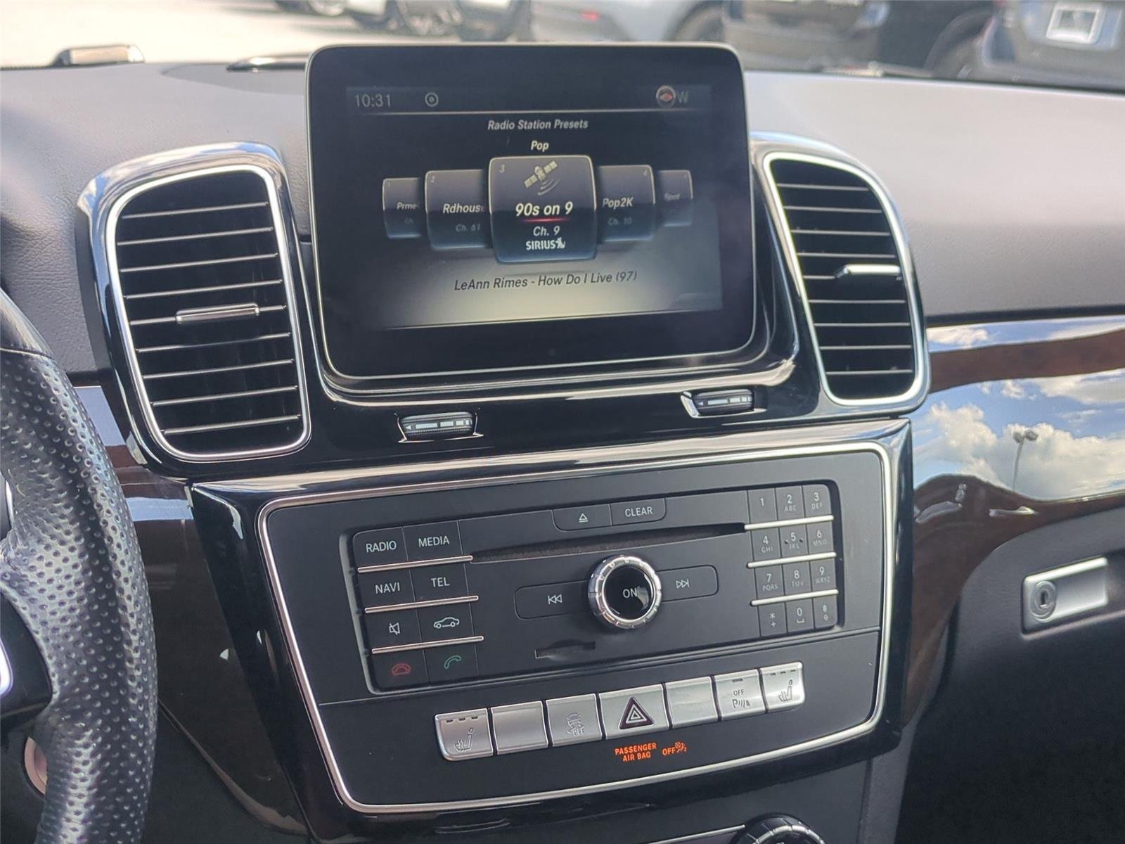 Used 2018 designo Diamond White Metallic Mercedes-Benz GLE 350 image 25