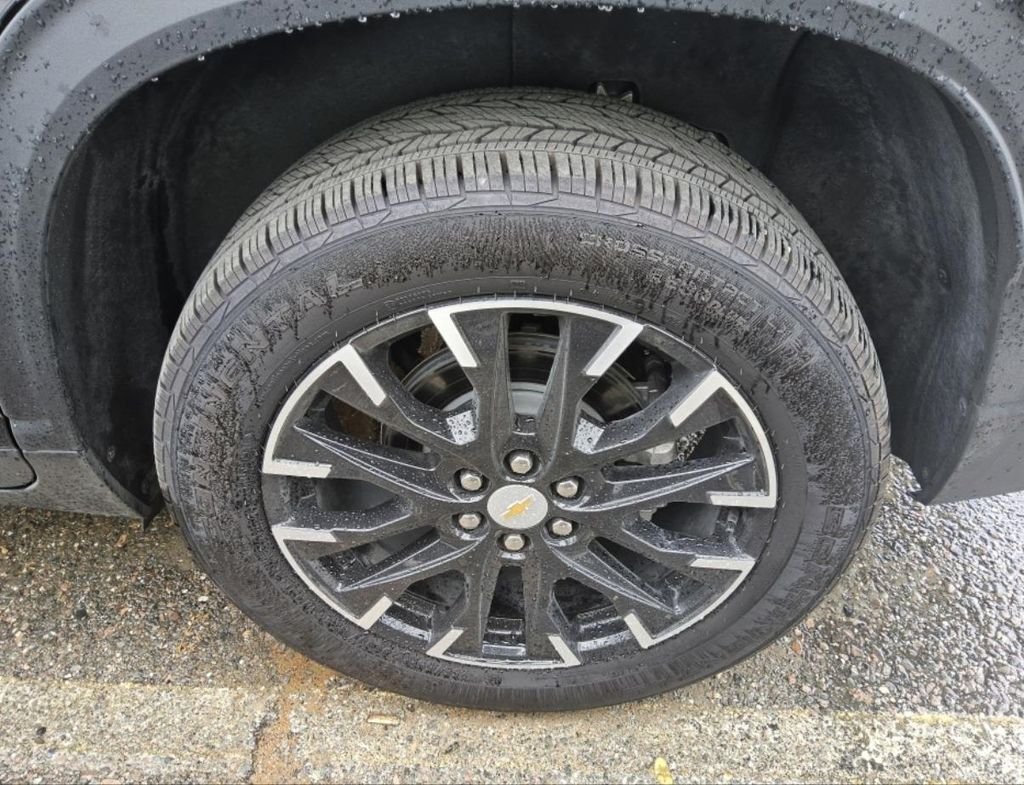 Used 2025 Mosaic Black Metallic Chevrolet LT image 6
