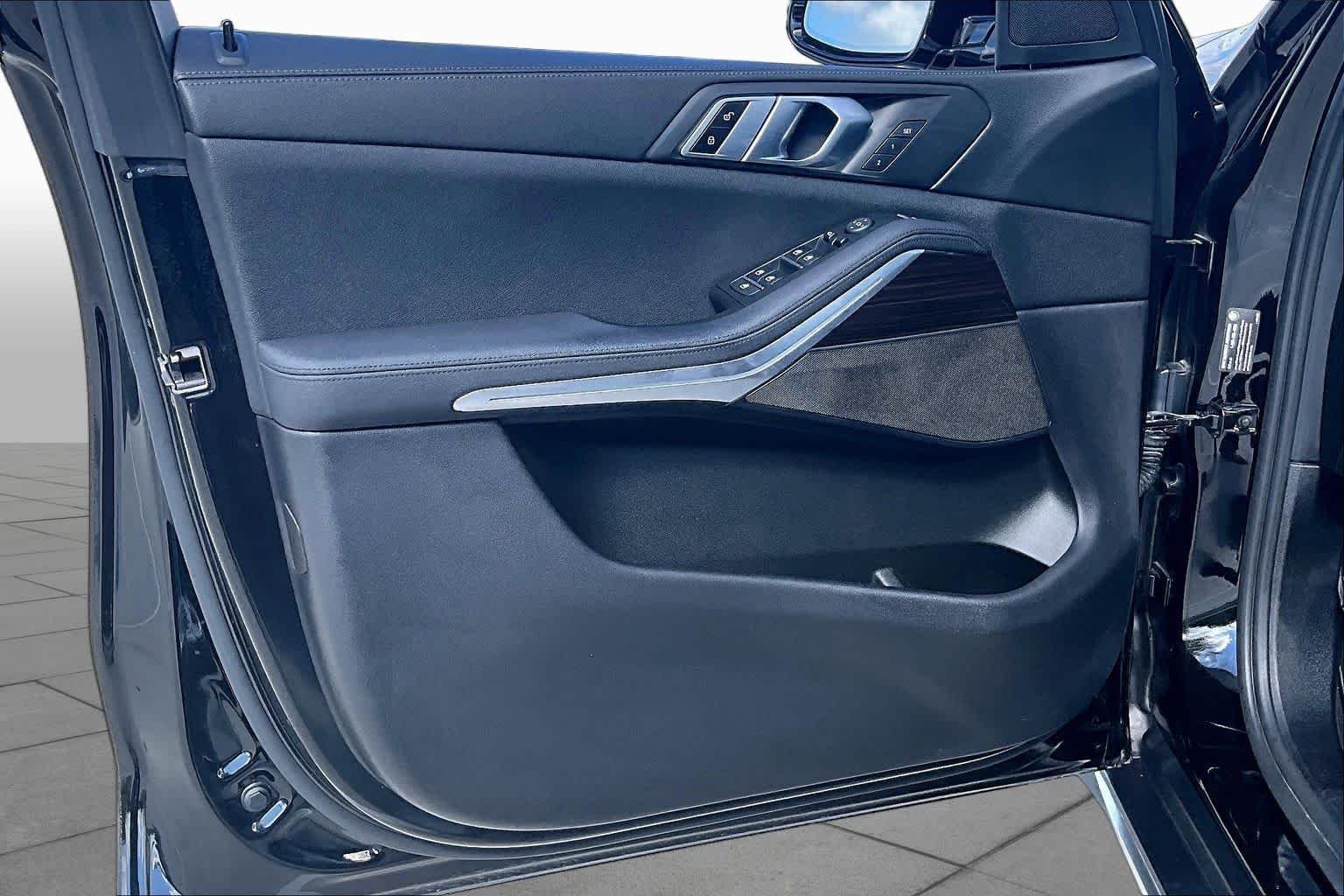 Used 2020 Jet Black BMW sDrive40i image 24
