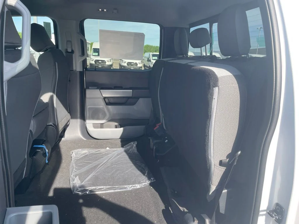 New 2026 Oxford White Ford F-350® XL image 32