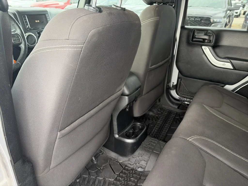 Used 2017 Silver Jeep Unlimited Sahara image 25