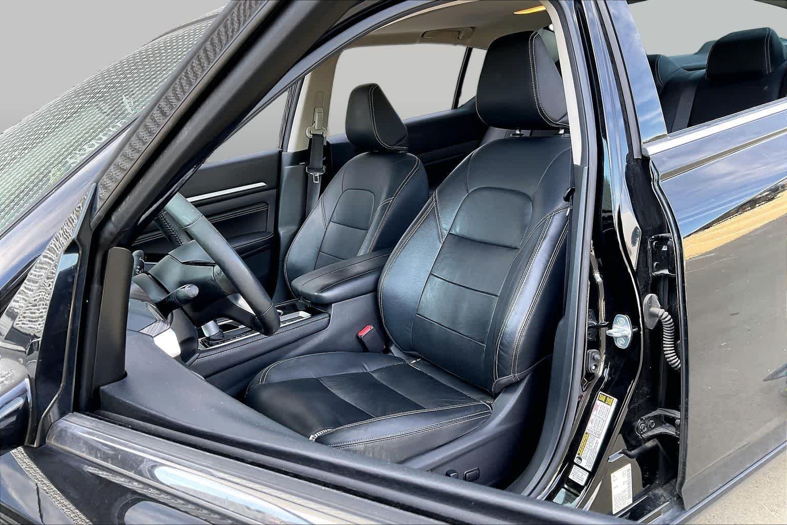Used 2020 Super Black Nissan 2.5 Platinum image 8