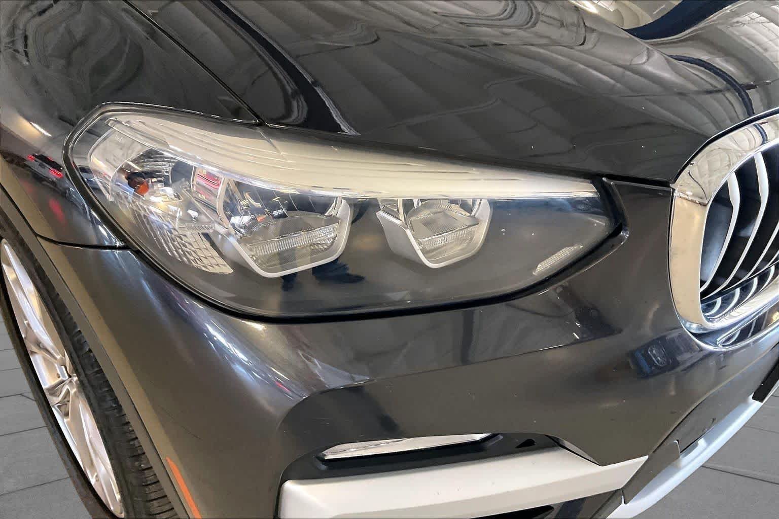 Used 2018 Dark Graphite Metallic BMW xDrive30i image 25