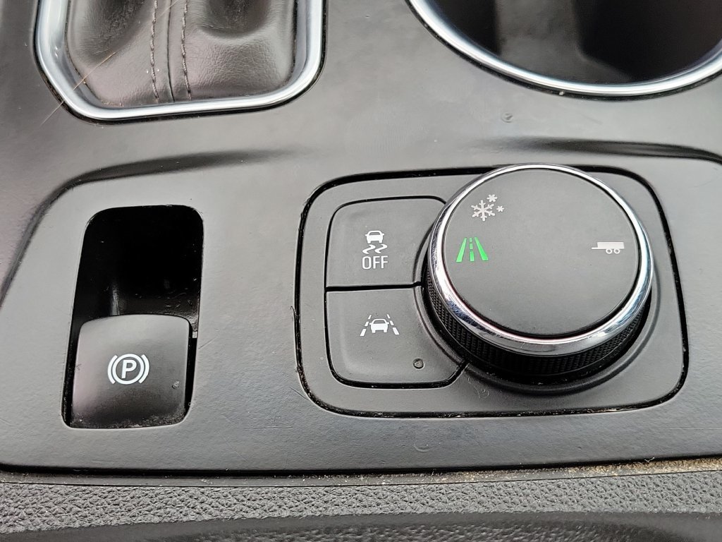 Used 2018 GRAPHITE METALLIC Chevrolet Premier image 32