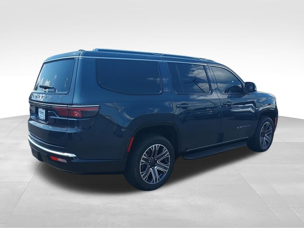 Used 2023 Gray Jeep Base image 8