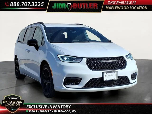 Used 2025  Chrysler Limited image 5