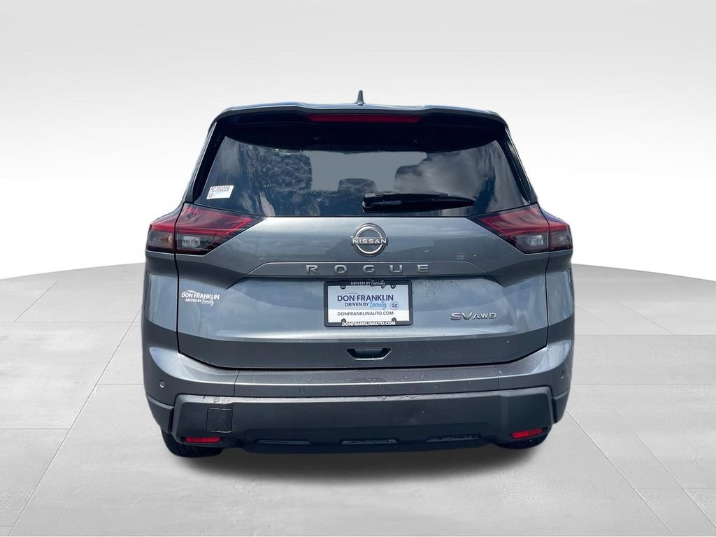 Used 2024 Gray Nissan SV image 4