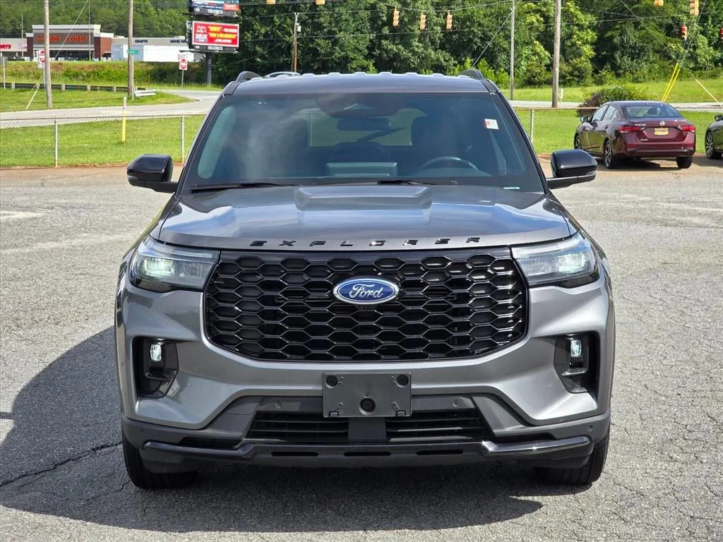 Used 2025 Gray Ford ST-Line image 23