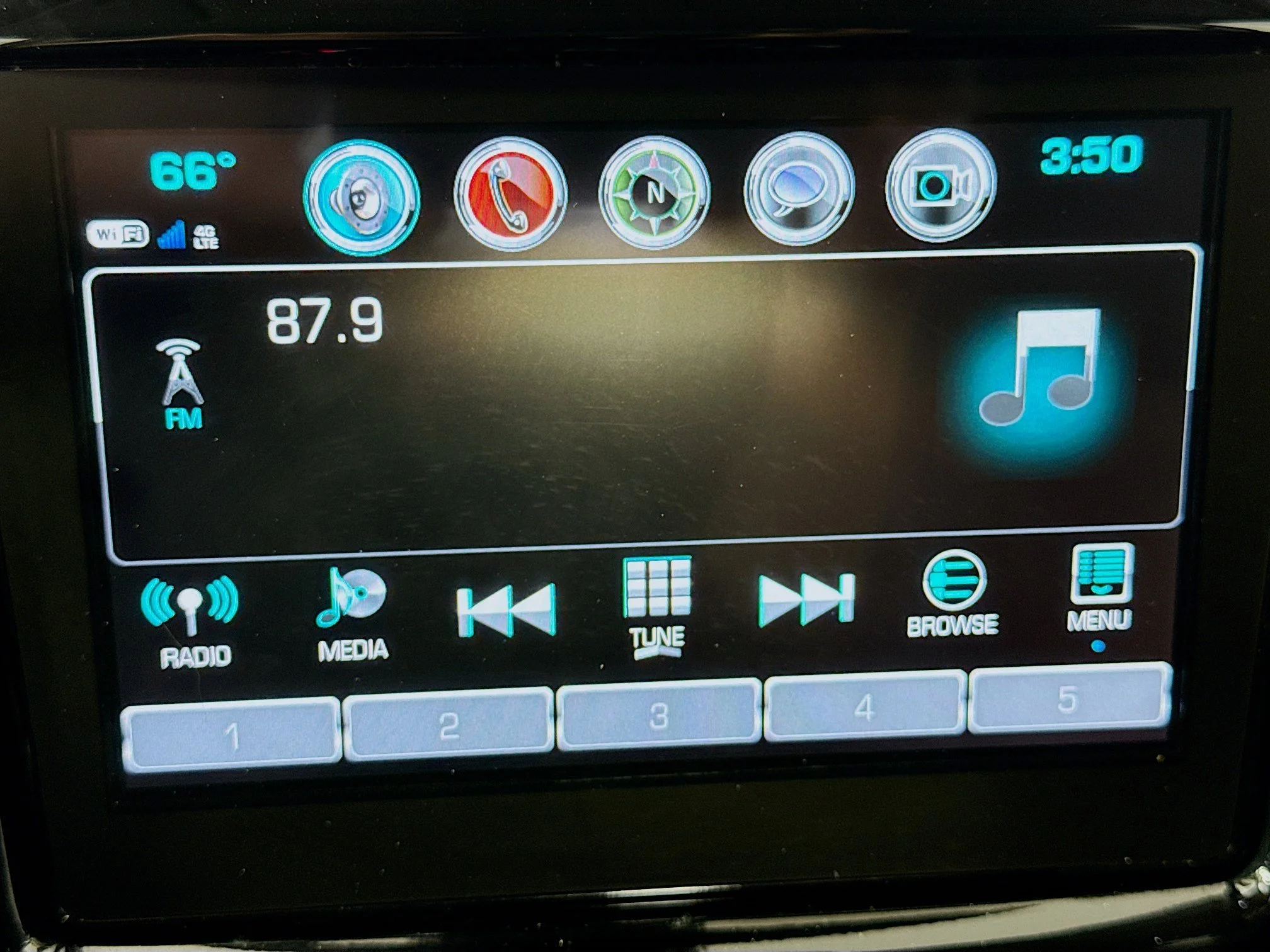 Used 2019 CAJUN RED TINTCOAT Chevrolet RS image 17