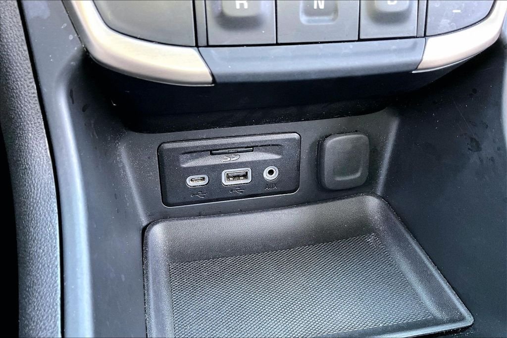 Used 2024 White GMC Denali image 26