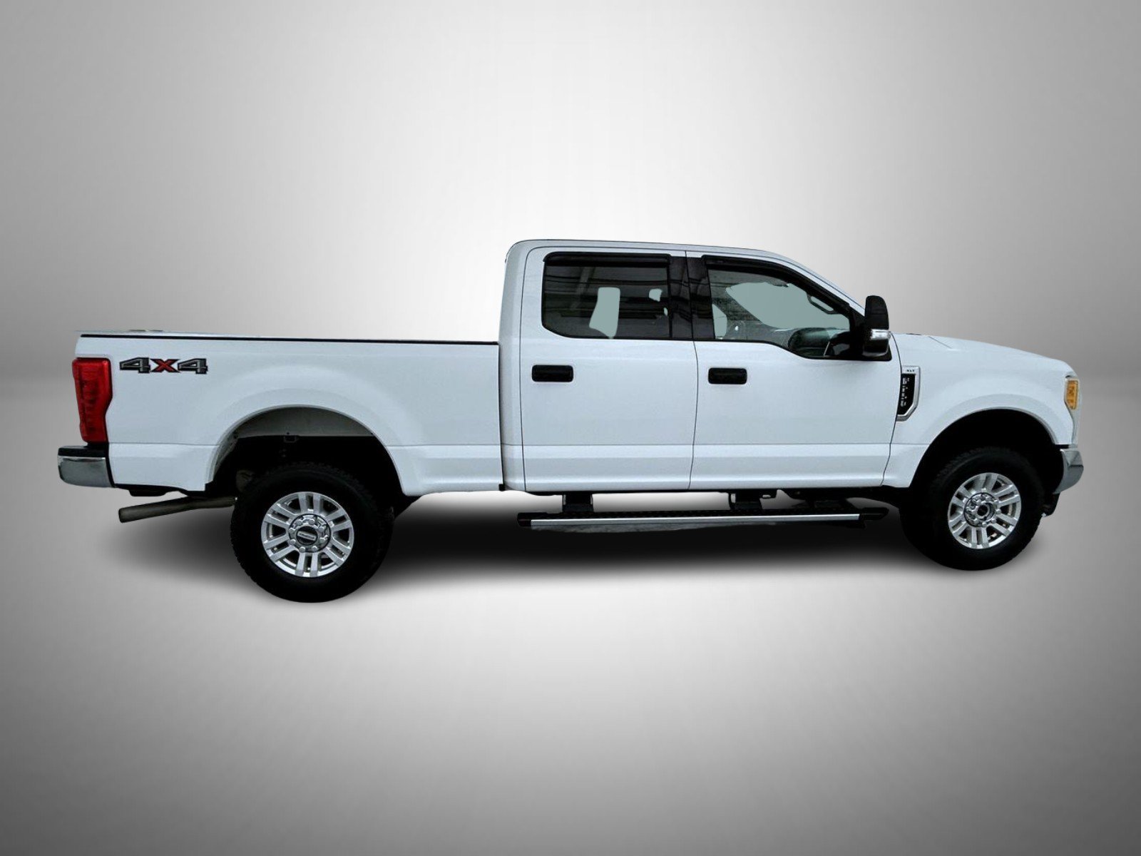 Used 2017 White Ford XLT image 4