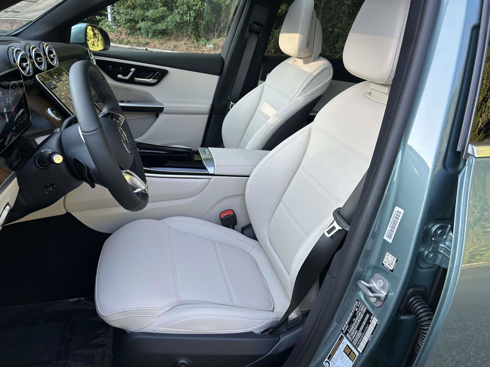 New 2027 Verde Silver Metallic Mercedes-Benz GLC 300 SUV image 21
