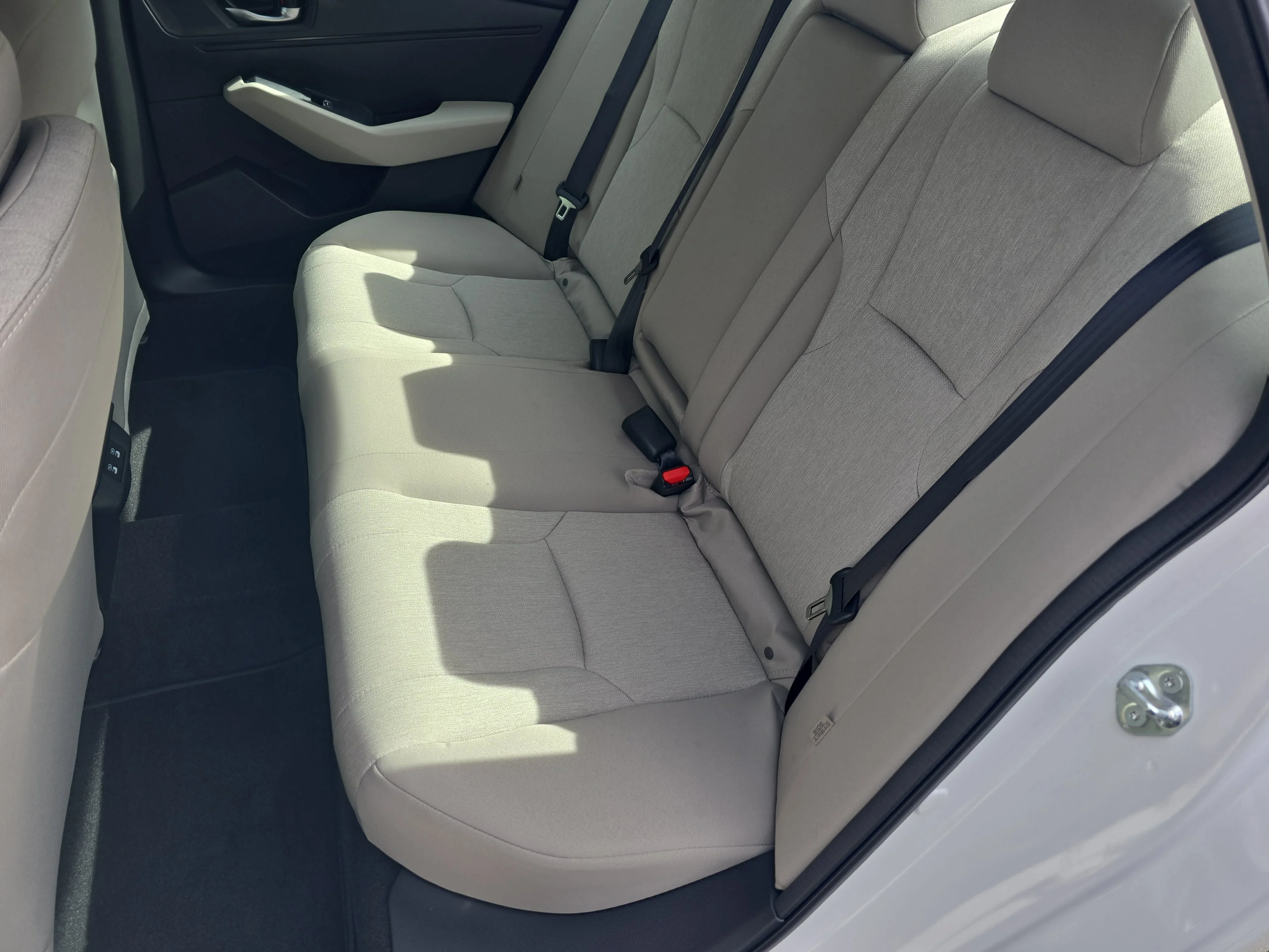 New 2026 Platinum White Pearl Honda SE image 13