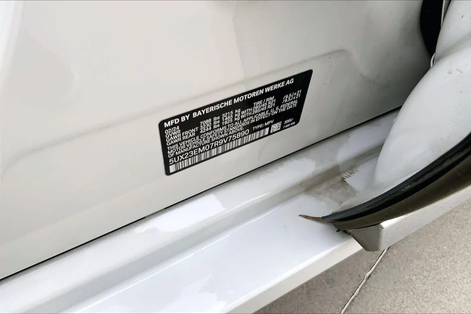 Used 2024 Alpine White BMW xDrive40i image 33