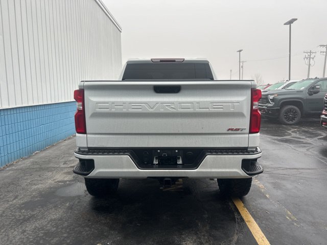Used 2024 Summit White Chevrolet RST image 3