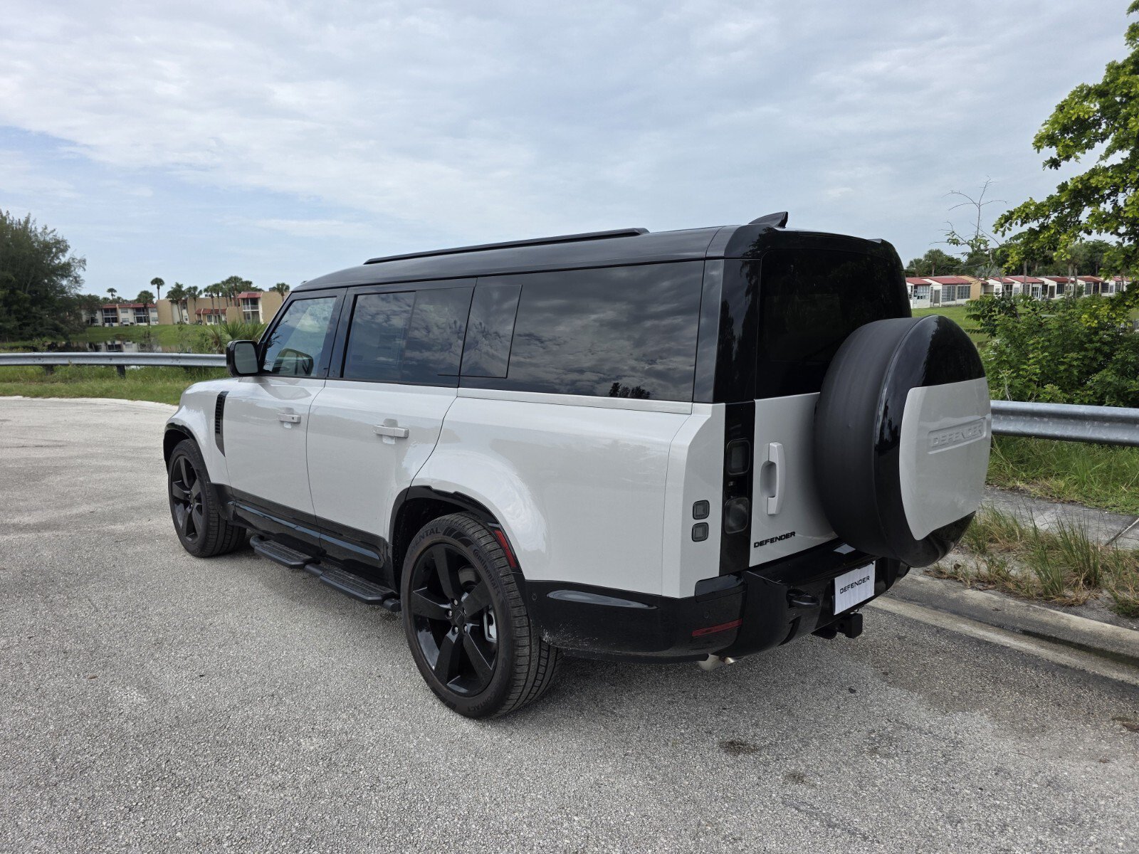New 2026 Borasco Grey Land Rover P400 X-Dynamic SE image 2