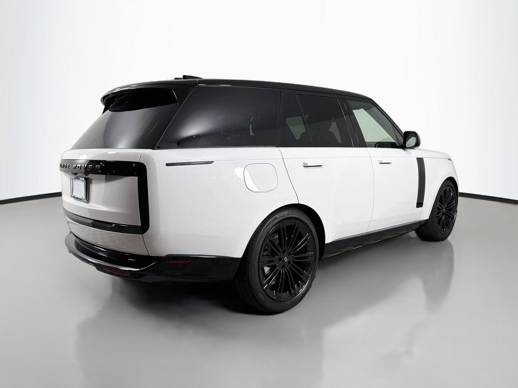 New 2027 Fuji White Land Rover SE image 5