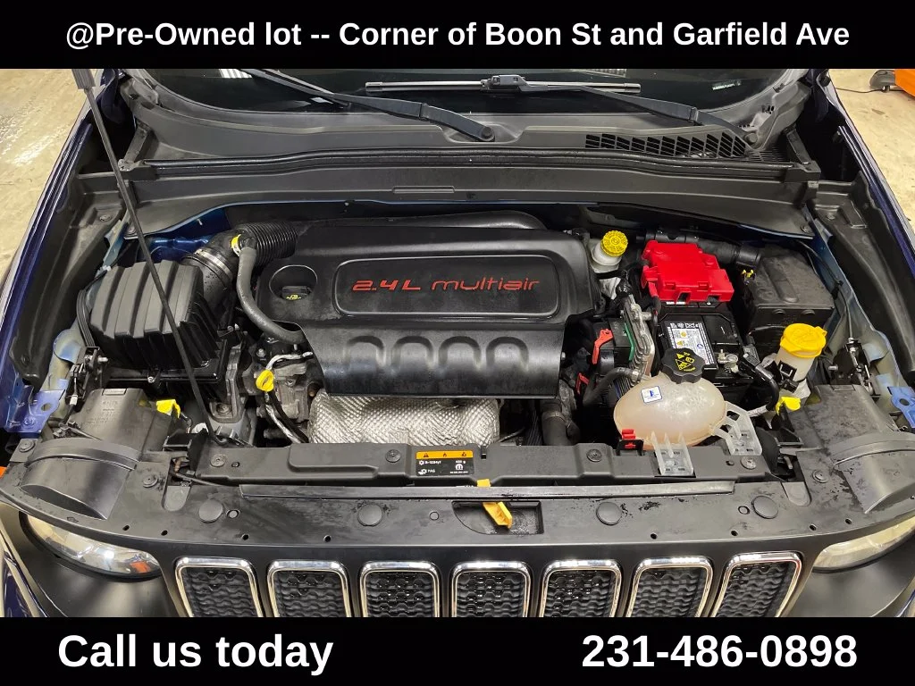 Used 2020 Blue Jeep Latitude image 3