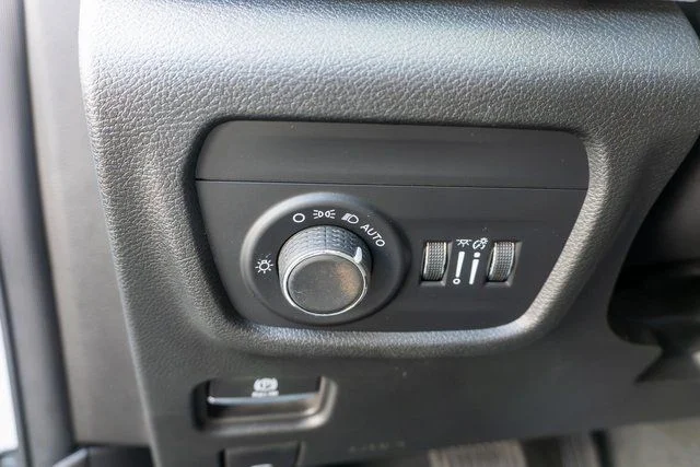 Used 2025 White Jeep Altitude X image 22