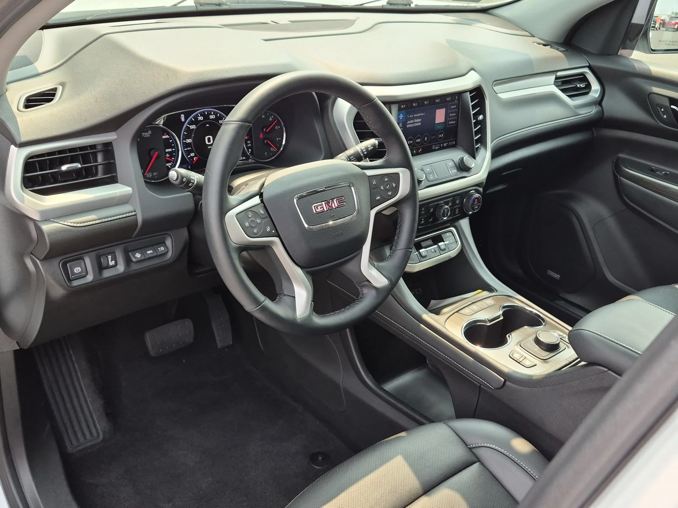 Used 2023 Summit White GMC SLT image 9