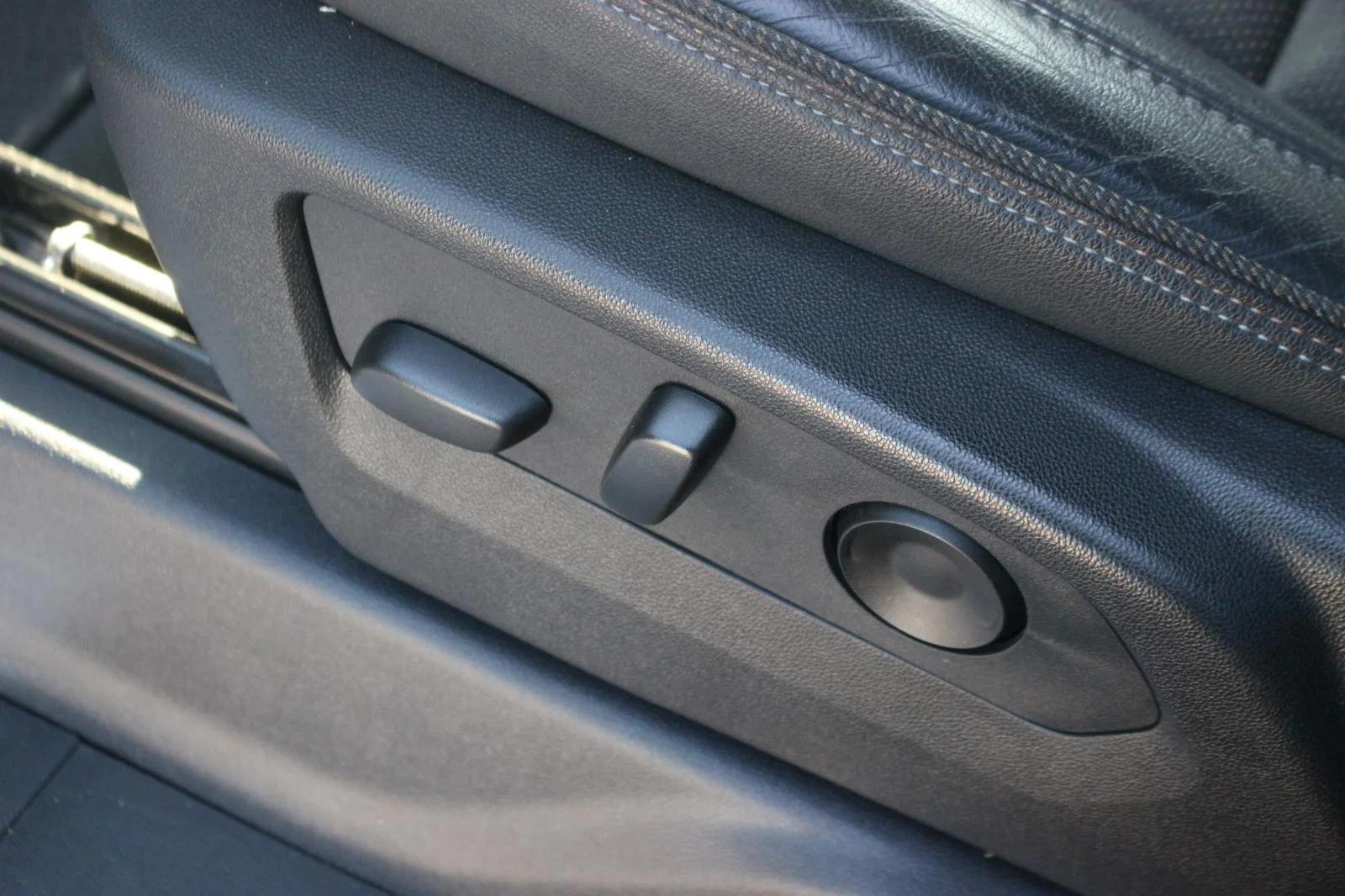 Used 2025 Black Chevrolet High Country image 18