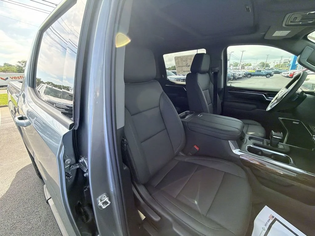 New 2026 Sterling Metallic GMC Elevation image 31