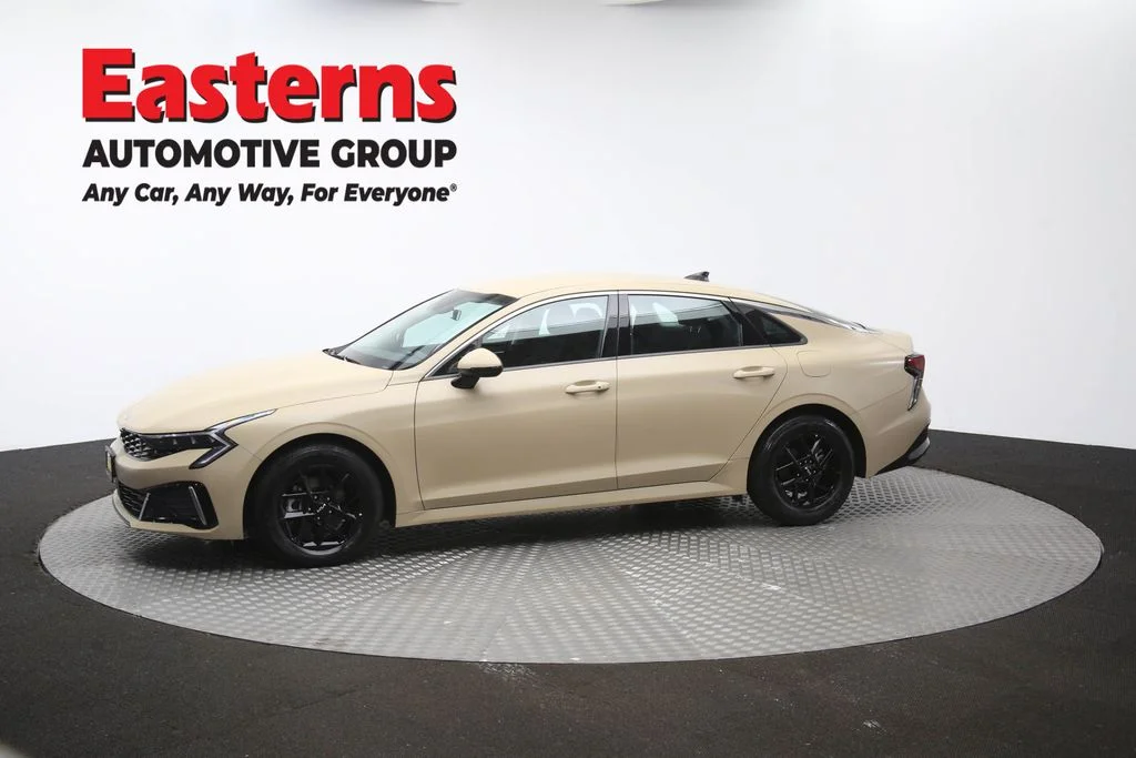 Used 2025 Red Kia LXS image 61