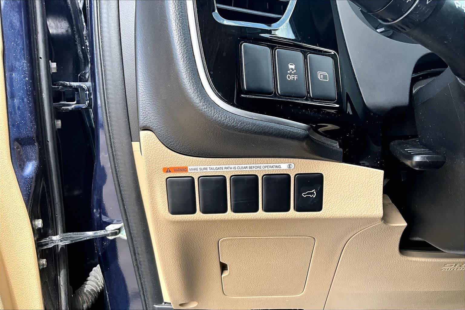 Used 2019 Cosmic Blue Metallic Mitsubishi SEL image 36