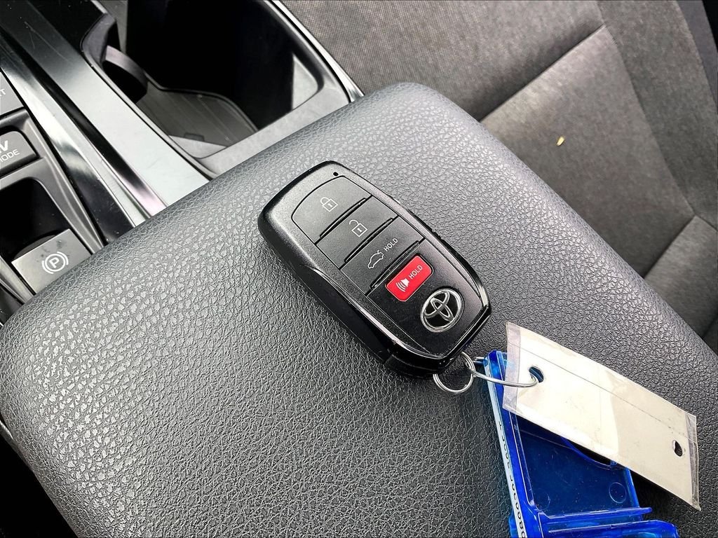Used 2025 Ice Toyota LE image 28