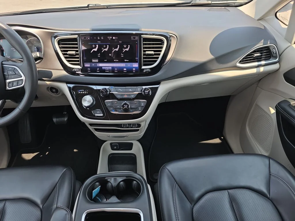 Used 2023 White Chrysler Touring L image 15