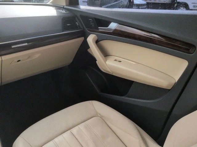 Used 2019 Mythos Black Metallic Audi 2.0T Premium image 18