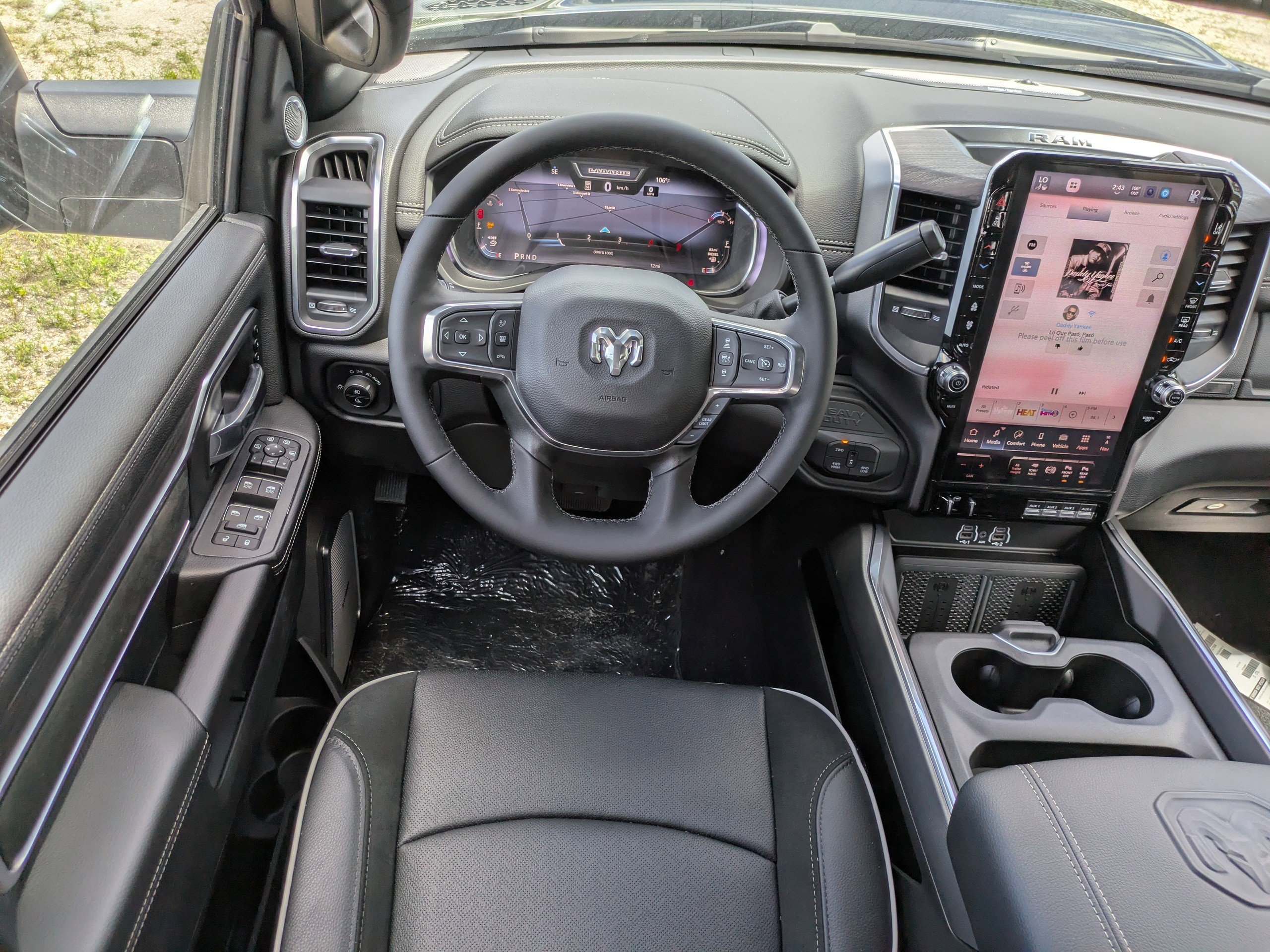New 2026 Diamond Black Crystal Pearl-Coat Exterior Paint RAM Laramie image 13