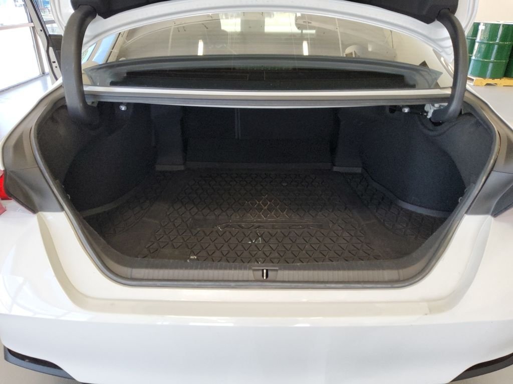 Used 2022 White Toyota XLE Plus image 28