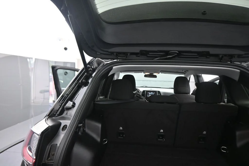 Used 2019 Black Jeep Latitude image 42