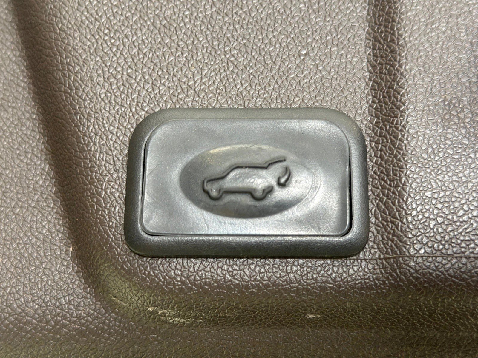 Used 2014 White Diamond Tricoat Buick Premium image 21