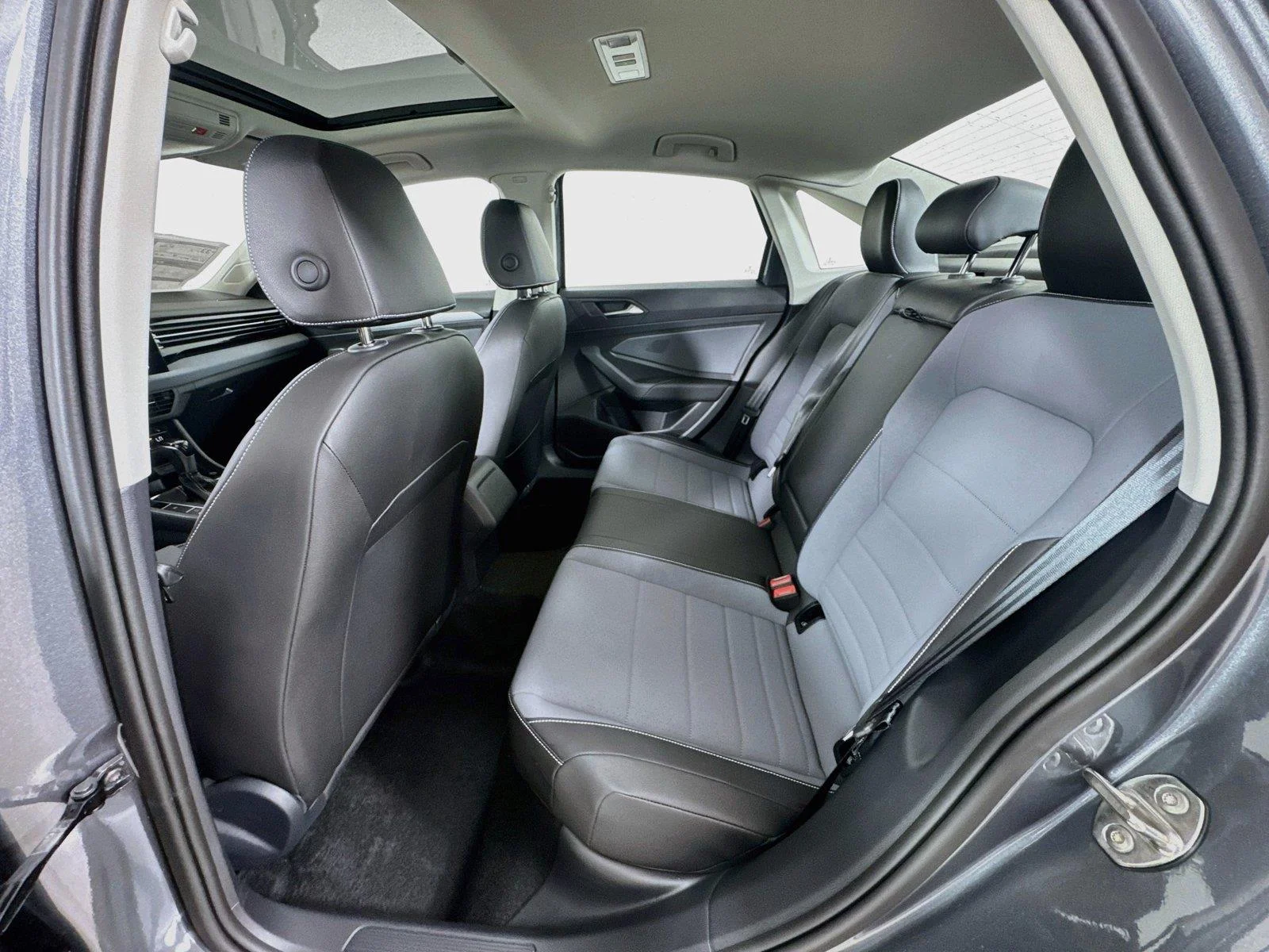 New 2027 GRAY Volkswagen SE image 24