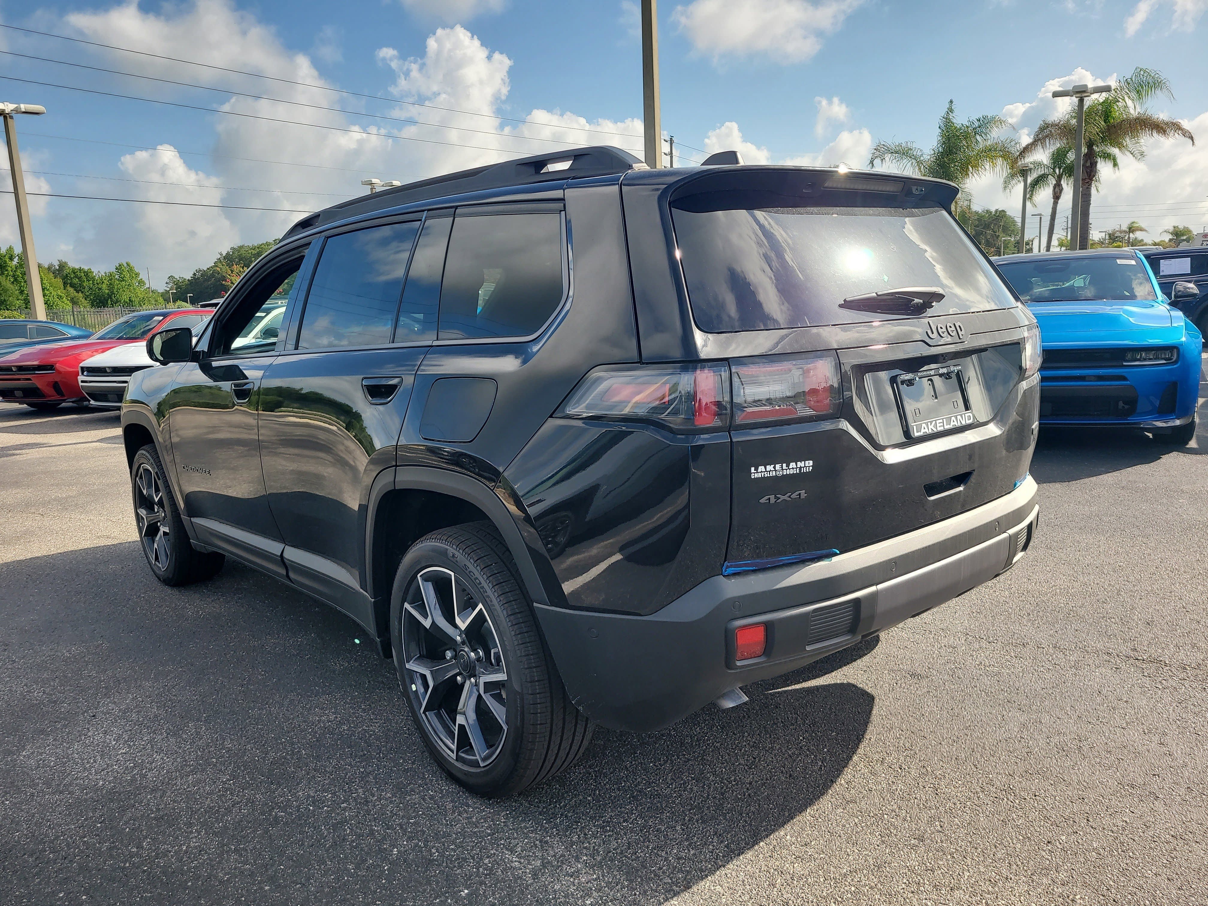 New 2026 Diamond Black Crystal Pearl-Coat Exterior Paint Jeep Overland image 8