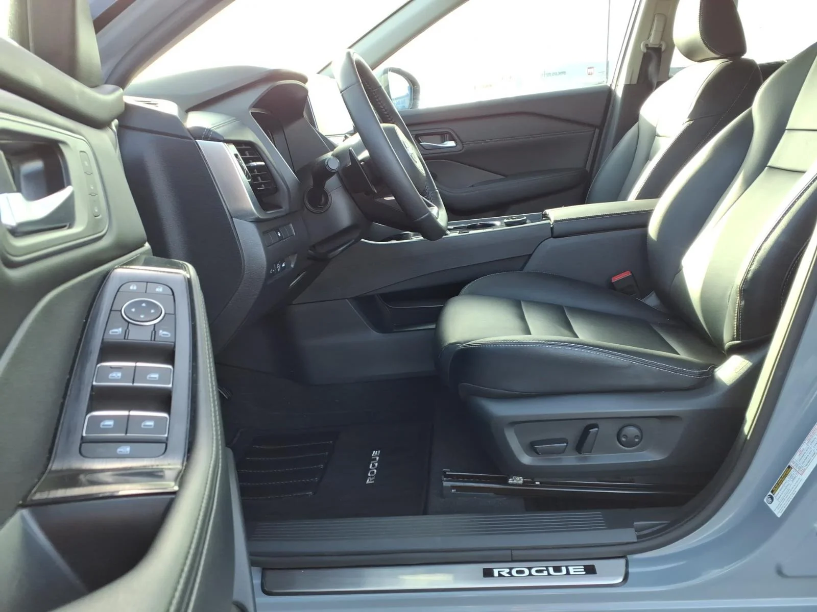 Used 2024 Boulder Gray Pearl Nissan SL image 19