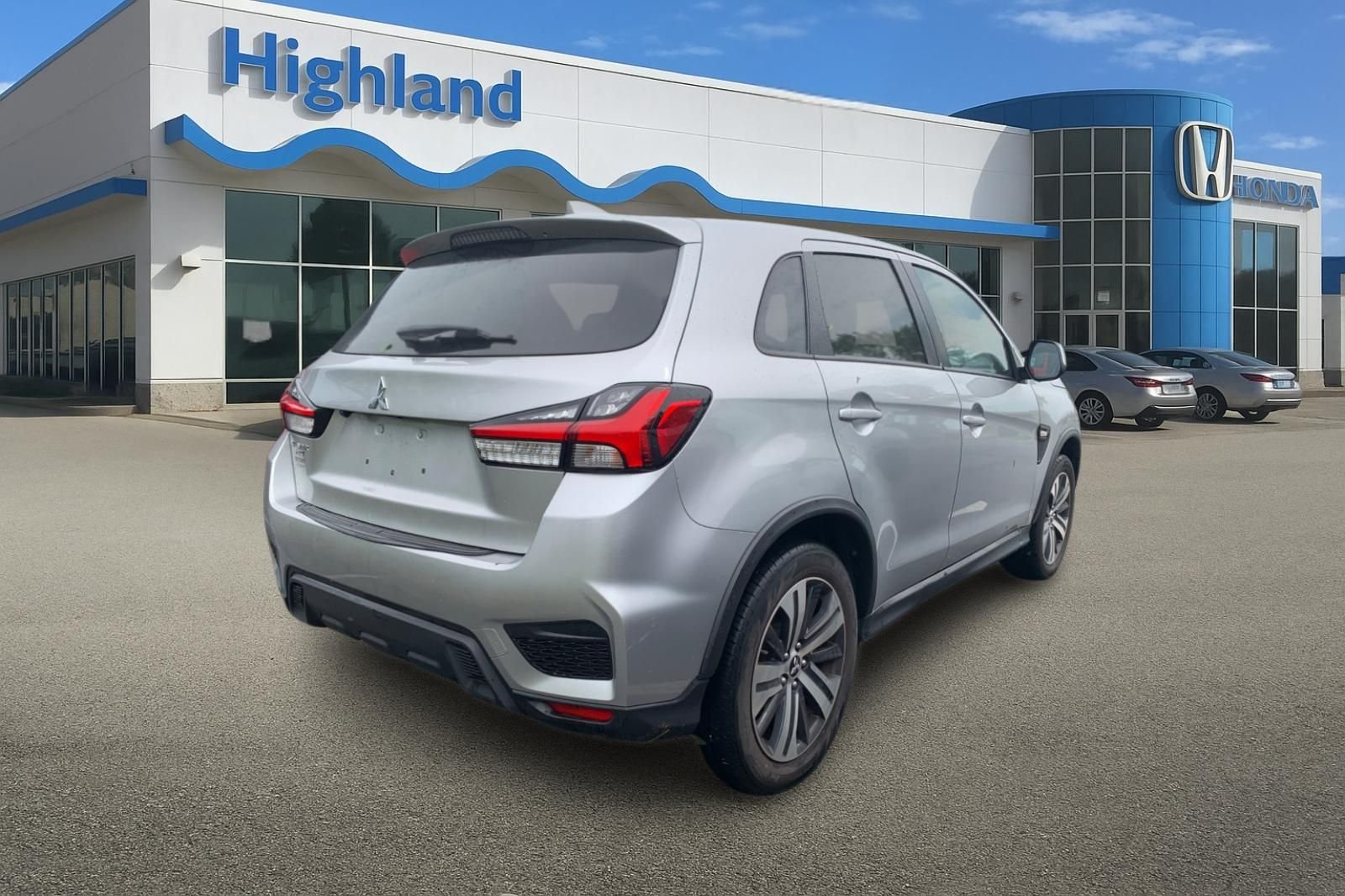 Used 2022  Mitsubishi 2.0 ES image 3