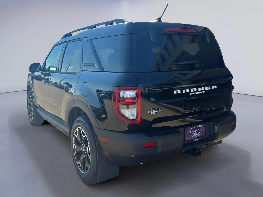 New 2026 Shadow Black Ford Outer Banks® image 6