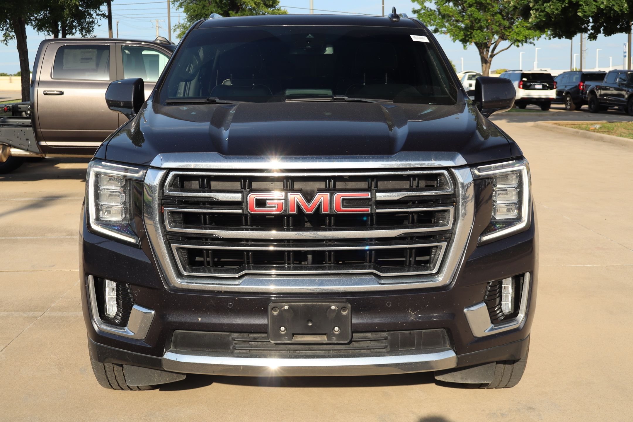 Used 2023 Titanium GMC SLT image 9