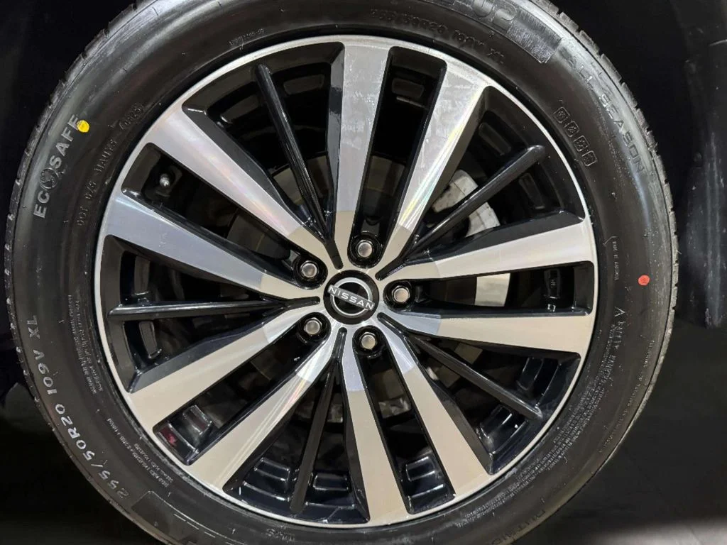 Certified Used 2024 Pearl White Tricoat Nissan Platinum image 34